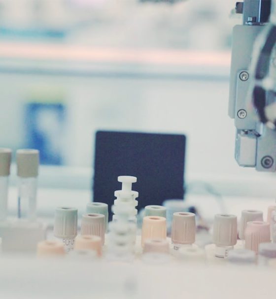 Festo zeigt CECC-AX-Steuerung für Liquid-Dispensing auf der Compamed 2026